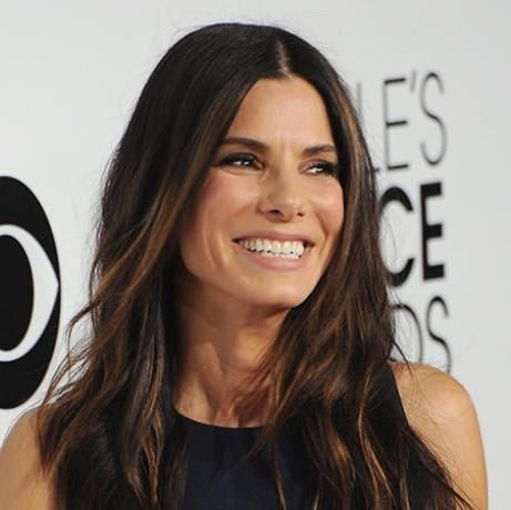Wow! Το νέο αμόρε της Sandra Bullock είναι ό,τι πιο σέξι είδαμε τελευταία!