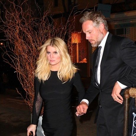 Επιτέλους πάχυνε: Αυτή η εμφάνιση της Jessica Simpson σχολιάστηκε έντονα!