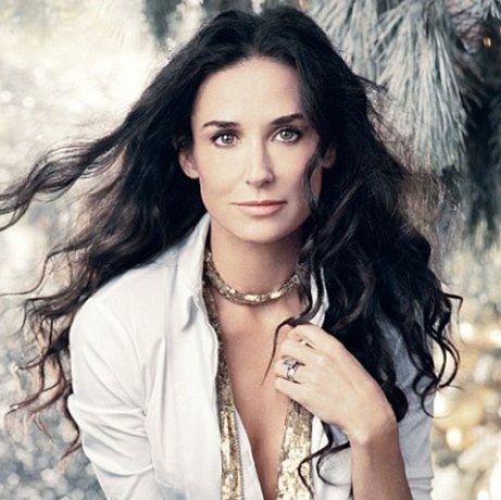 Μα είναι δυνατόν; Η νέα εμφάνιση της Demi Moore είναι ό, τι πιο αλλόκοτο θα δεις σήμερα