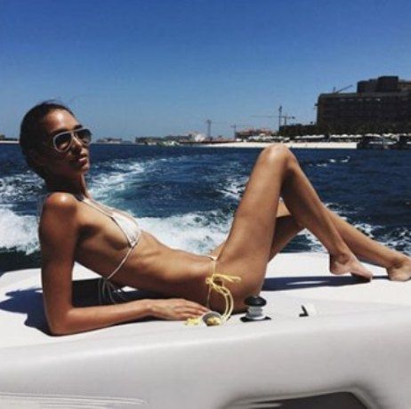 Οι φωτογραφίες της συντρόφου του star έχουν ξεσηκώσει το διαδίκτυο: Μαντεύετε γιατί;