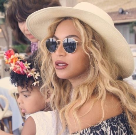 It's beauty time! Η Blue Ivy «έκλεψε» το νεσεσέρ της μαμάς και ιδού το αποτέλεσμα!