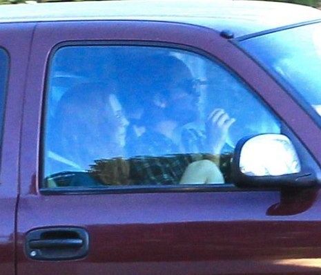 O Robert Pattinson ξεπέρασε την Kristen: Ποια είναι η μυστηριώδης κοκκινομάλλα δίπλα του;