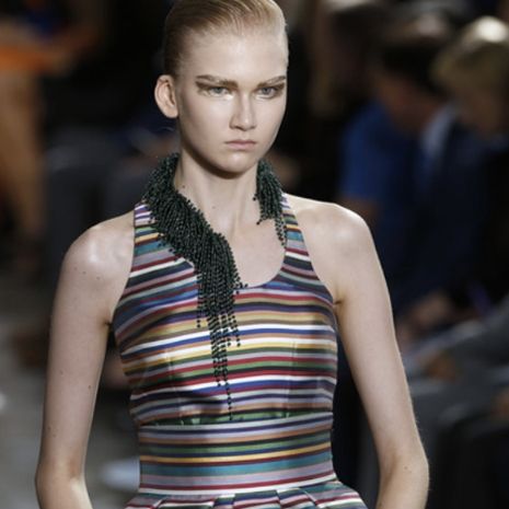 Τέλειο sleek σινιόν στο show του οίκου Dior