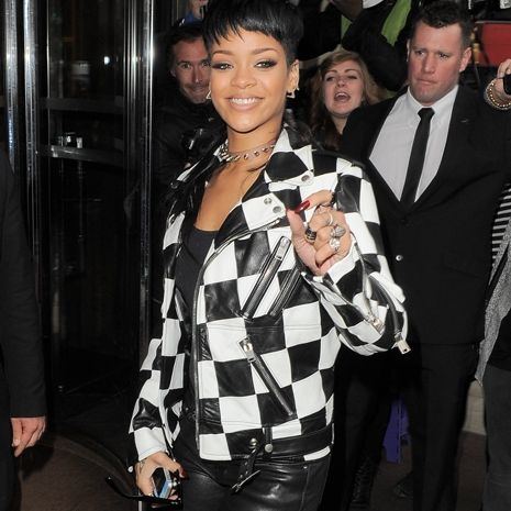 Η Rihanna είναι το νέο πρόσωπο του Viva Glam!