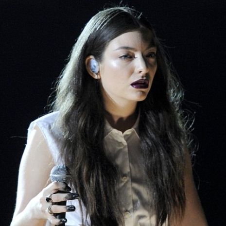 Το dark κραγιόν της Lorde είναι... 3 χρώματα μαζί!