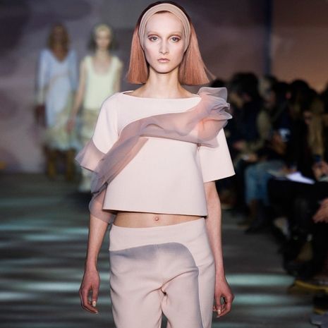 Φουτουριστικές περούκες στο show του Marc Jacobs!