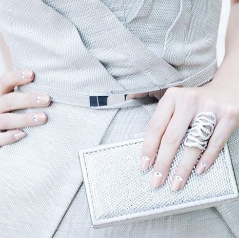 Ζηλέψαμε: Το τέλειο moon manicure της Emmy Rossum!