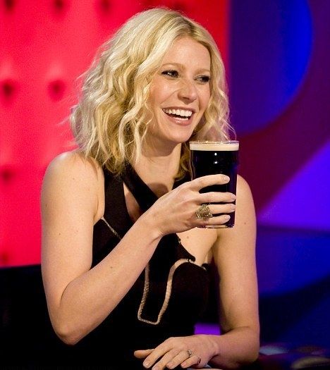 Η Gwyneth Paltrow δίνει συμβουλές για το hangover