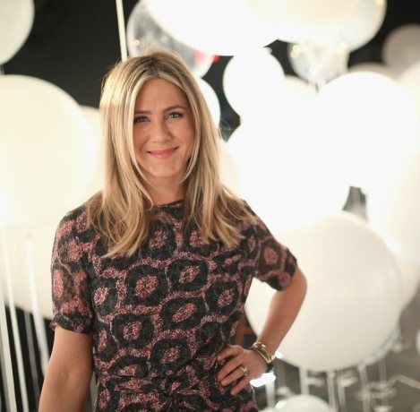 Jennifer Aniston: Ποιο προϊόν δεν αποχωρίζεται προκειμένου να έχει τέλεια μαλλια;