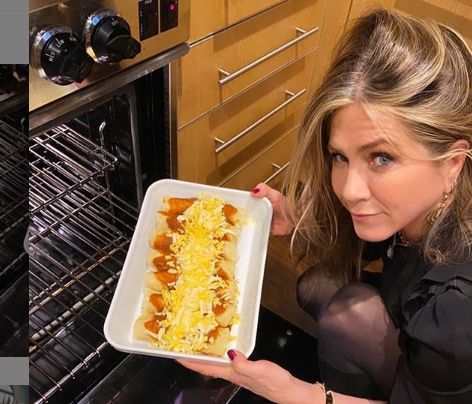 H Jennifer Aniston γιόρτασε το Thanksgiving και δεν φαντάζεσαι ποιος ήταν καλεσμένος