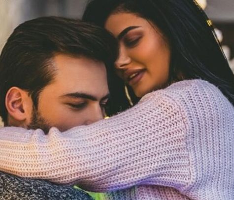 Το ιντριγκαδόρικο και πονηρό φλερτ φέρνει αποτέλεσμα!