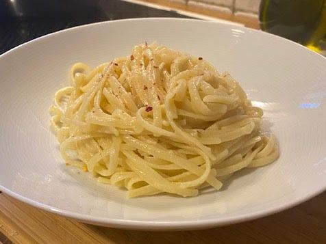Linguini με βούτυρο είναι η απόλυτη συνταγή και για το καλοκαίρι