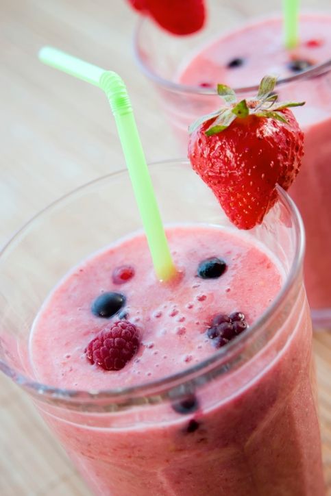 Εύκολο και υγιεινό smoothie με καλοκαιρινά φρούτα