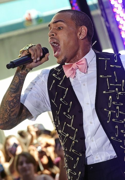 Ο πρώην της Rihanna, Chris Brown και οι gay φήμες