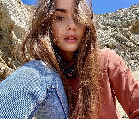 Ποτέ δεν είχαμε καταλάβει πως το κορμί της Lily Collins χωρίς ρετούς είναι κάπως έτσι...