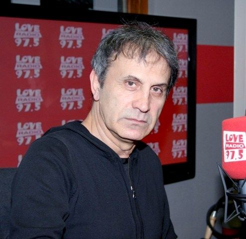Σημαδεύοντας τον Νταλάρα, αιμορραγούν τα τραγούδια;
