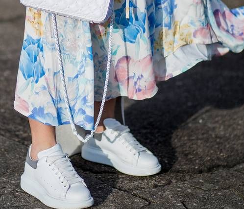 Ποια είναι αυτά τα sneakers που ψάχνουν όλες συνέχεια online;