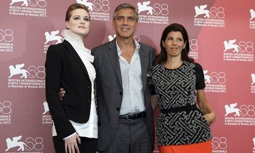 Με ποιες συναδέλφους του έκανε ολόγυμνος μπάνιο ο George Clooney;