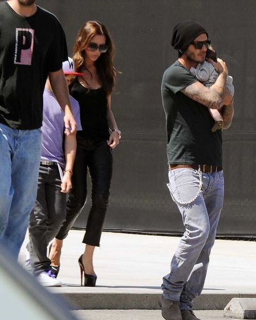 Η πρώτη βόλτα της νεογέννητης Beckham