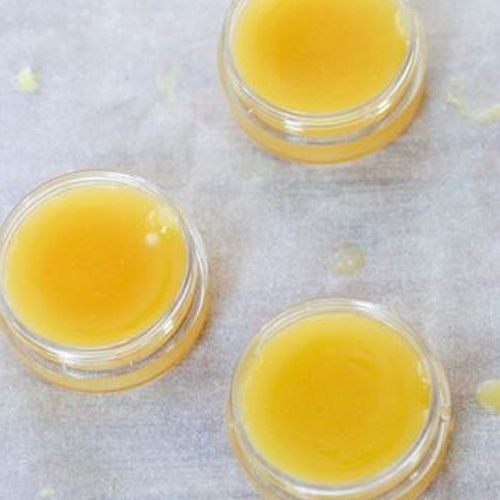 Χείλη για… φίλημα: Φτιάξε μόνη σου τέλειο lip balm με μέλι και βανίλια