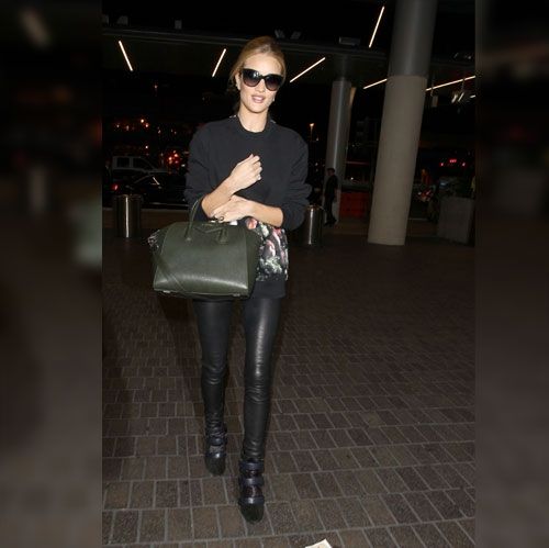 Rosie Huntington-Whiteley: εκθαμβωτική με Givenchy στο αεροδρόμιο
