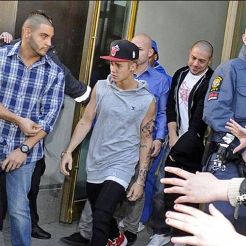 Η αστυνομία έκανε έφοδο στην έπαυλη του Bieber. Συλλήψεις για ναρκωτικά!