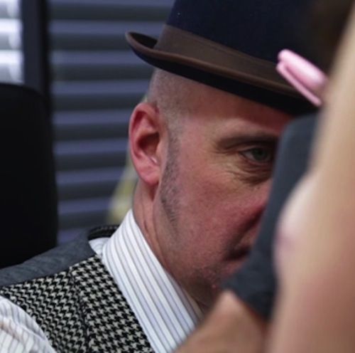 Αυτός ο tattoo artist κάνει για τις γυναίκες ό,τι δεν μπορεί να κάνει κανένας χειρουργός