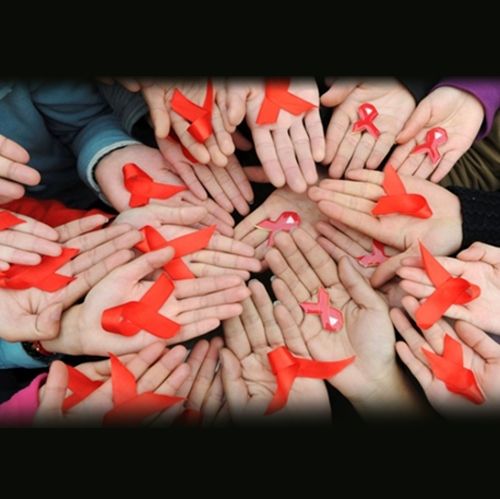 AIDS: Τα βασικά συμπτώματα που δεν πρέπει να αγνοήσετε