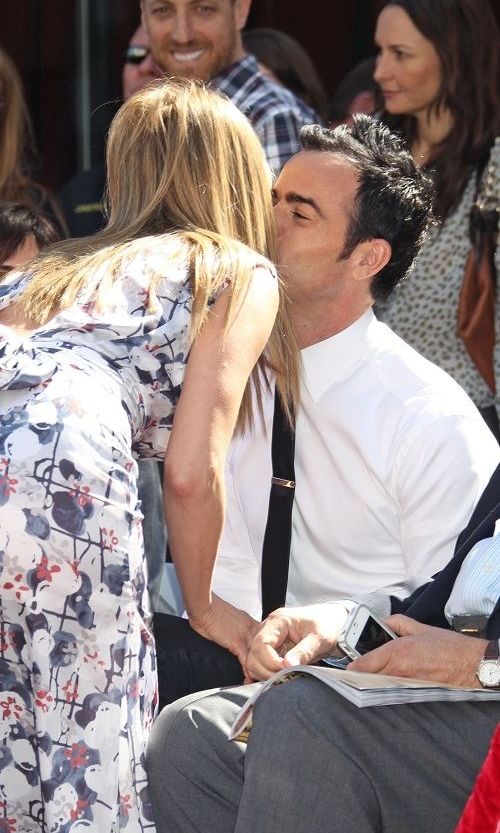Δείτε το πρώτο δημόσιο φιλί της Jennifer Aniston με τον Justin Theroux