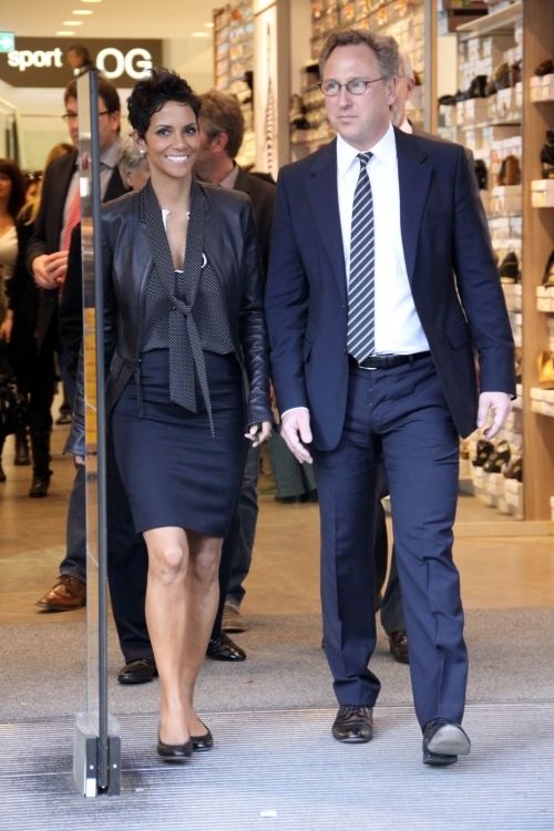 Η Halle Berry υπογράφει σειρά footwear