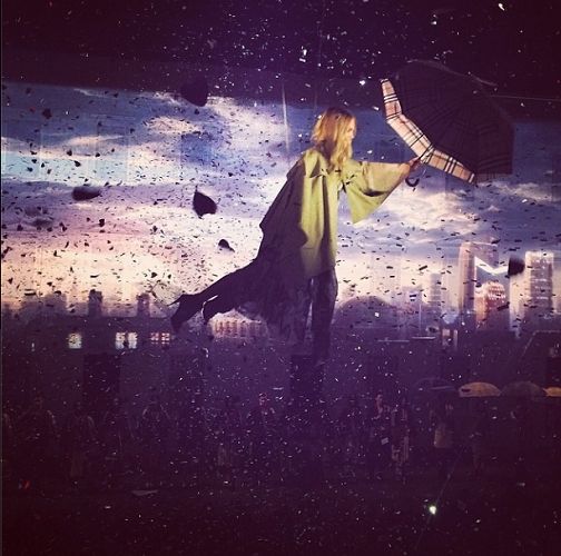 Cara Delevingne: η Mary Poppins του οίκου Burberry