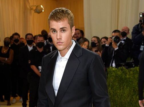 Justin Bieber: Η σπάνια ασθένεια που παρέλυσε το πρόσωπό του και η πίστη πως ο Θεός θα τον βοηθήσει