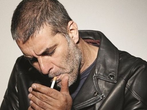 «Αυτή η νύχτα μένει» για τον Μπισμπίκη που λέει: «Αν χρειαστεί να γυρίσω στα σκουπίδια, θα γυρίσω»