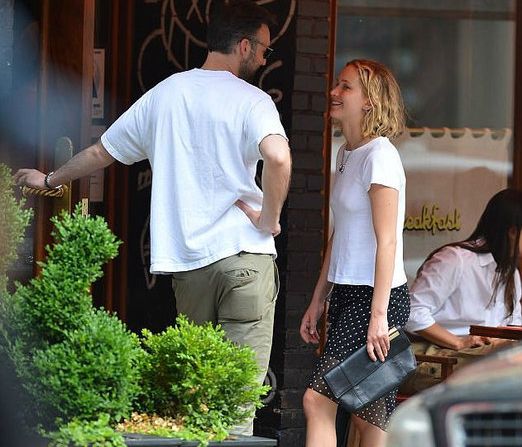 Αυτό ήταν γρήγορο: Έπειτα από 8 μήνες σχέση, το διάσημο ζευγάρι αρραβωνιάστηκε