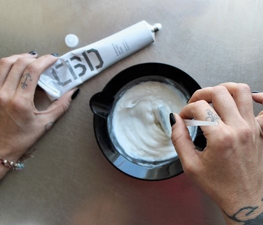 Αυτή είναι η βαφή μαλλιών για την οποία θα ακούς συνέχεια από τώρα και στο εξής