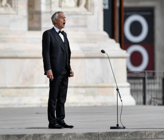 Μία από τις πιο συγκλονιστικές στιγμές στην ιστορία η συναυλία του Andrea Bocelli στo Duomo(photos)