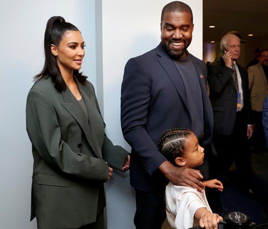 O Kanye West «καταρρέει»: Τα θυελλώδη tweets και η επίθεση στις Kardashian