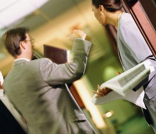 5 tips για να αντιμετωπίσετε τη γκρίνια του διευθυντή σας