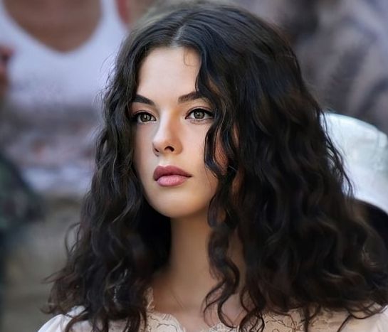 H κόρη της Monica Bellucci και του Vincent Cassel μόλις έκανε το πρώτο της εξώφυλλο