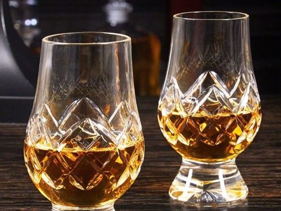 Γιατί το ουίσκι είναι πλέον και γυναικεία υπόθεση, που έχει στυλ και αισθητική!