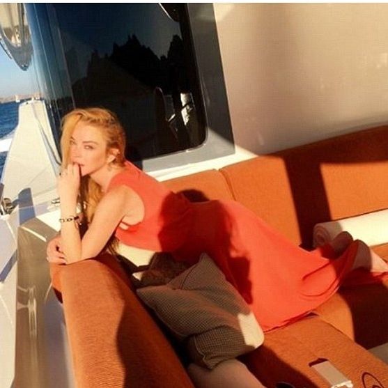 Η Lindsay Lohan μετά τον χωρισμό της κάνει διακοπές με ιδιωτικό γιοτ