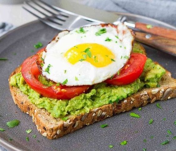 Υποδεχόμαστε το σουκού, με ένα avocado toast, που θα σε ξετρελάνει