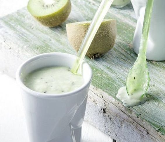 Άκης Πετρετζίκης: Smoothie green power