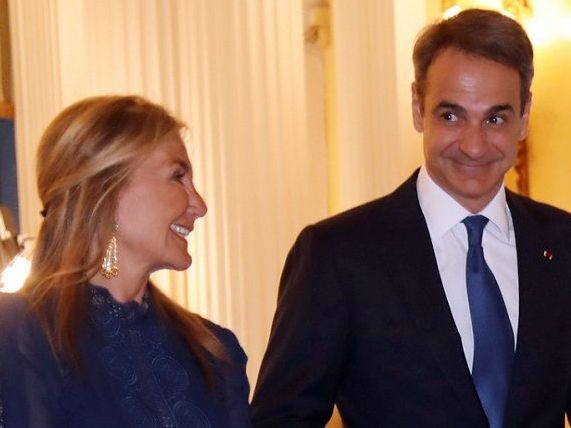 Ο Κυριάκος Μητσοτάκης εύχεται «χρόνια πολλά» στις γυναίκες της ζωής του και τα likes «πέφτουν βροχή»