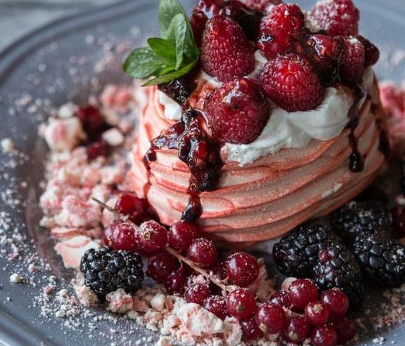 Αυτήν την Πρωτοχρονιά τρώμε cheesecake πάβλοβα