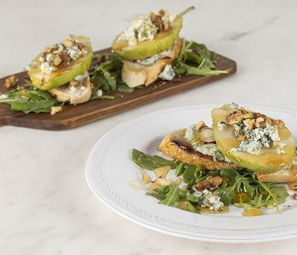 Μπρουσκέτες με αχλάδι και blue cheese: Το πιο νόστιμο ορεκτικό από τον Άκη