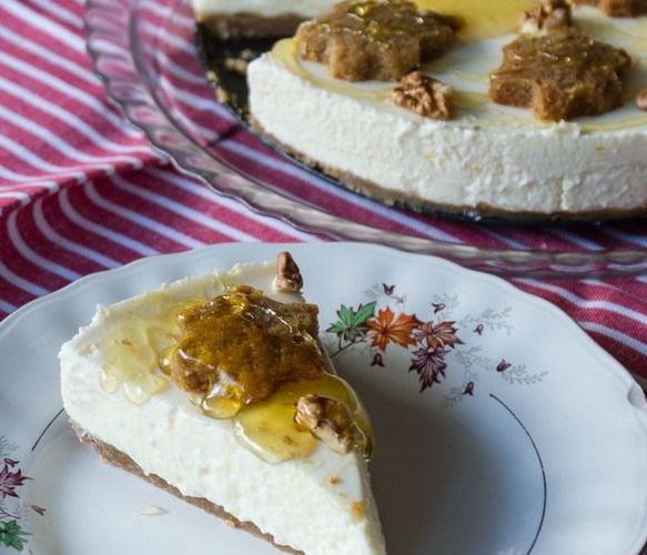 Cheesecake με μελομακάρονα έχεις φτιάξει ποτέ; Στο προτείνει ο Άκης Πετρετζίκης
