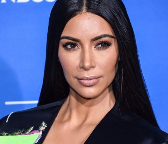 Κι όμως, η Kim Kardashian τόλμησε να ανεβάσει pic του 1999! Κυριολεκτικά αγνώριστη...