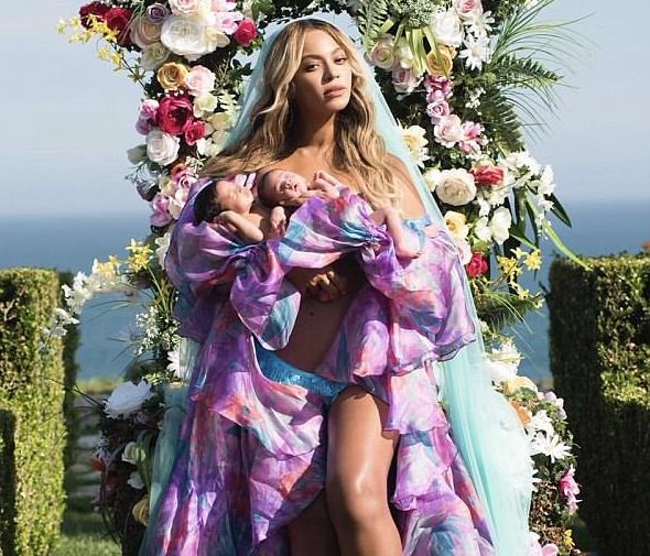 Επιτέλους, είδαμε τα δίδυμα παιδιά της Beyonce και του Jay- Z και είναι σκέτη γλύκα!