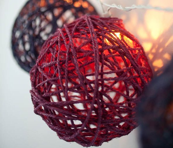 DIY: Πώς θα φτιάξεις δικές σου (πρωτότυπες) μπάλες για το χριστουγεννιάτικο δέντρο